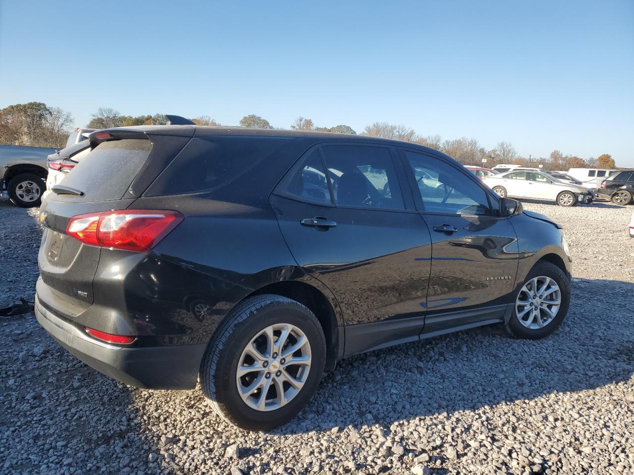 2018 Chevrolet Equinox Ls - Фото 3