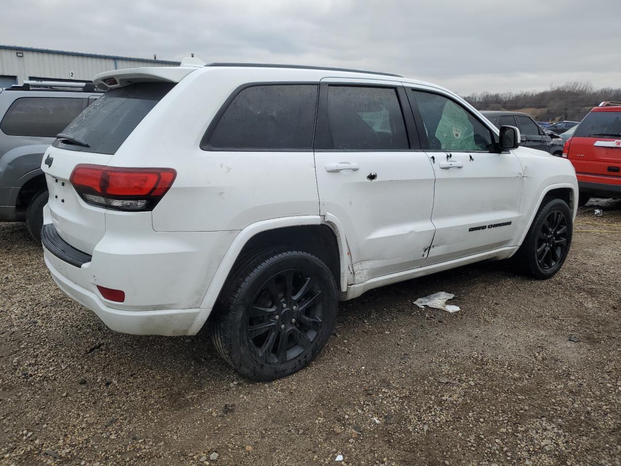 2017 Jeep Grand Cherokee Laredo - Image 3