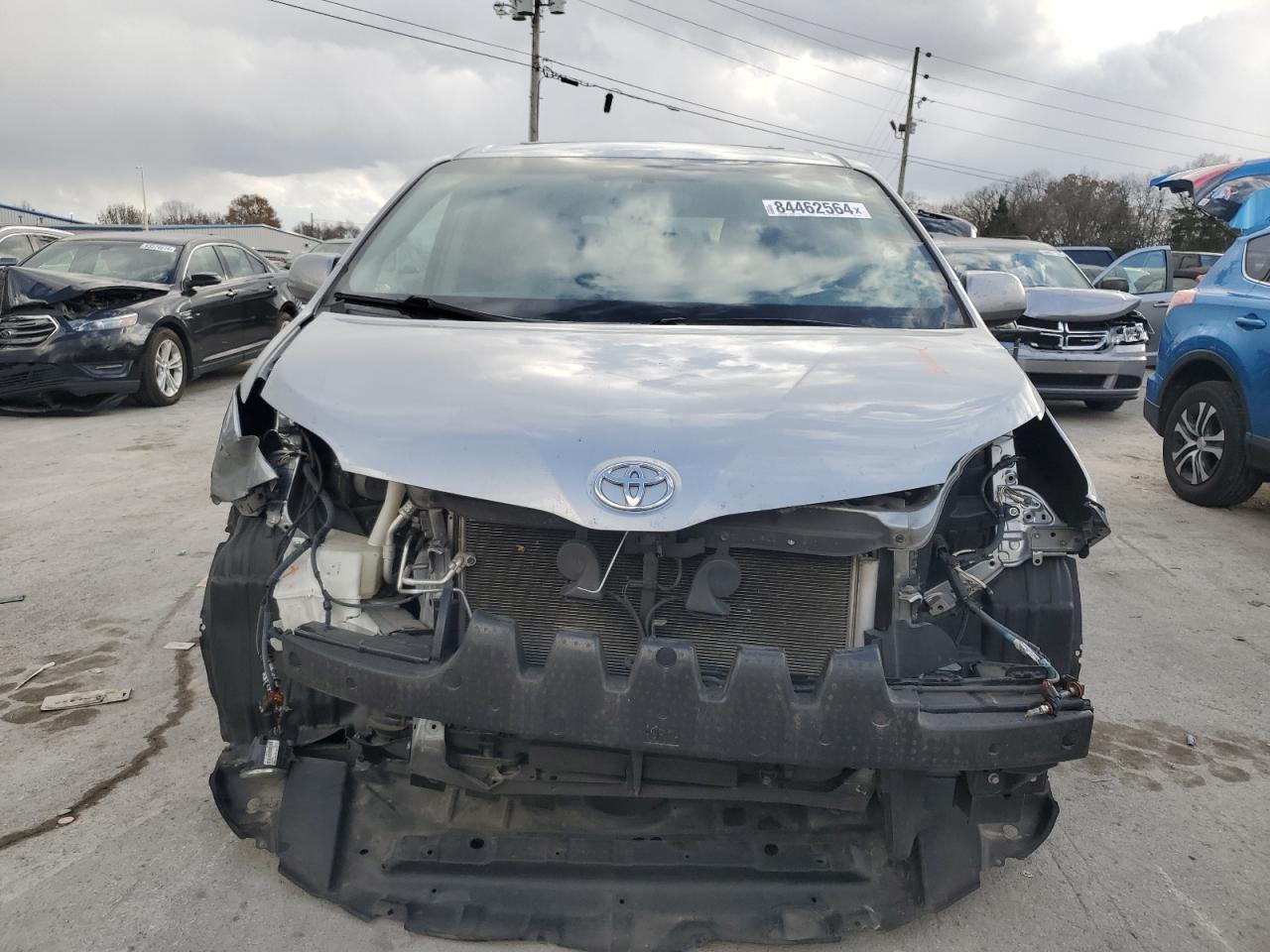 2016 Toyota Sienna Xle - Фото 5