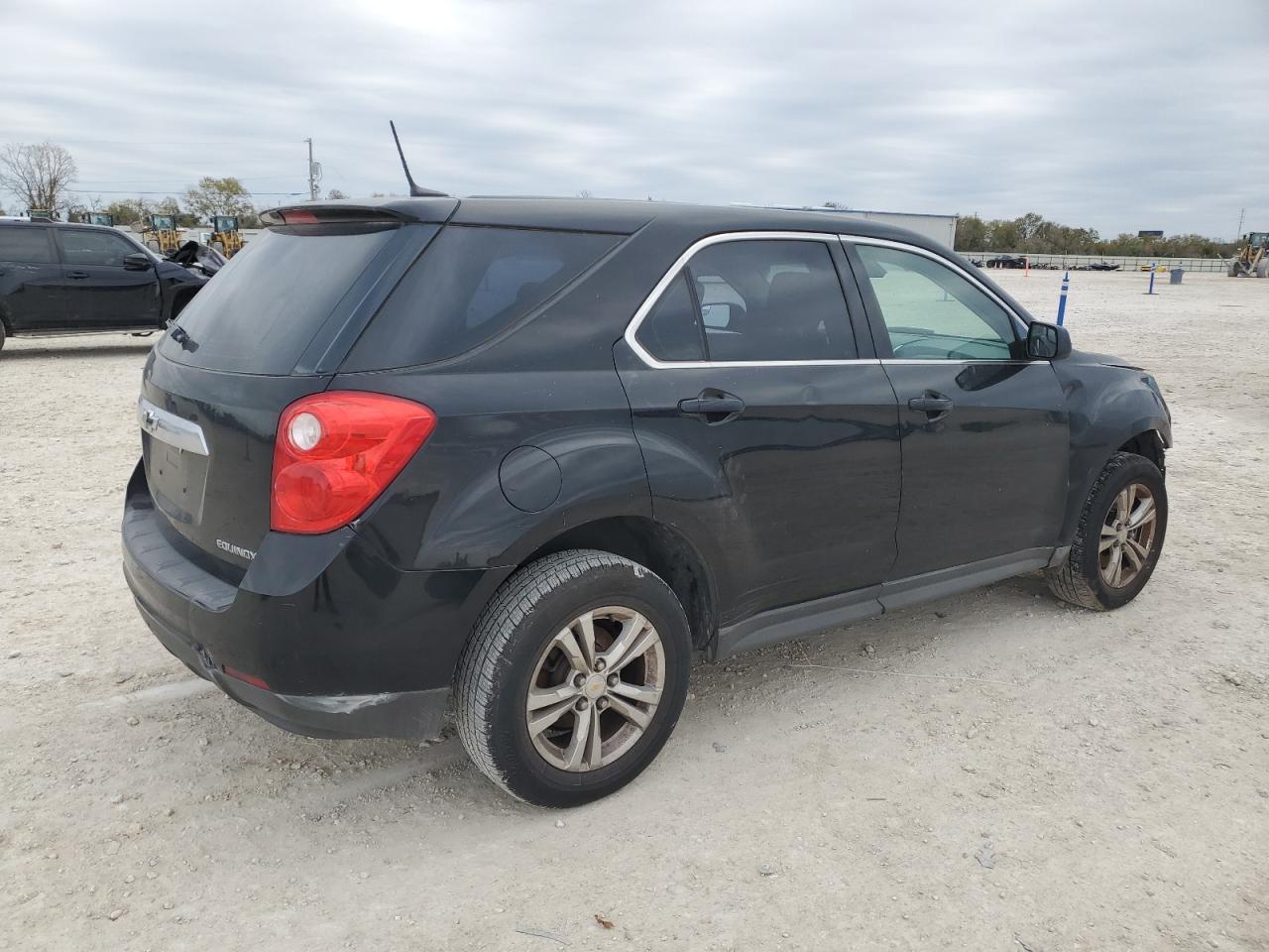 2013 Chevrolet Equinox Ls - Image 3