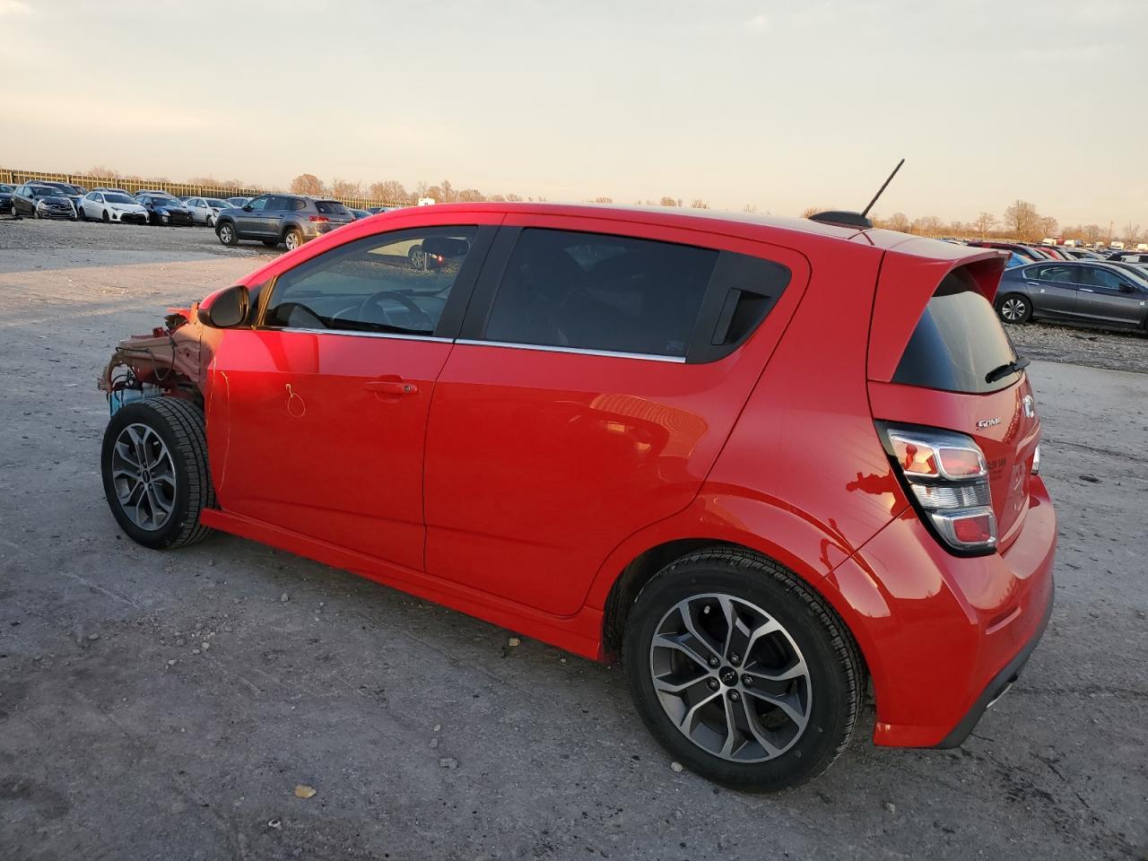2018 Chevrolet Sonic Lt - Фото 2