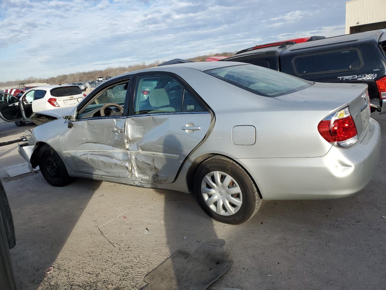 2005 Toyota Camry Le - Image 2