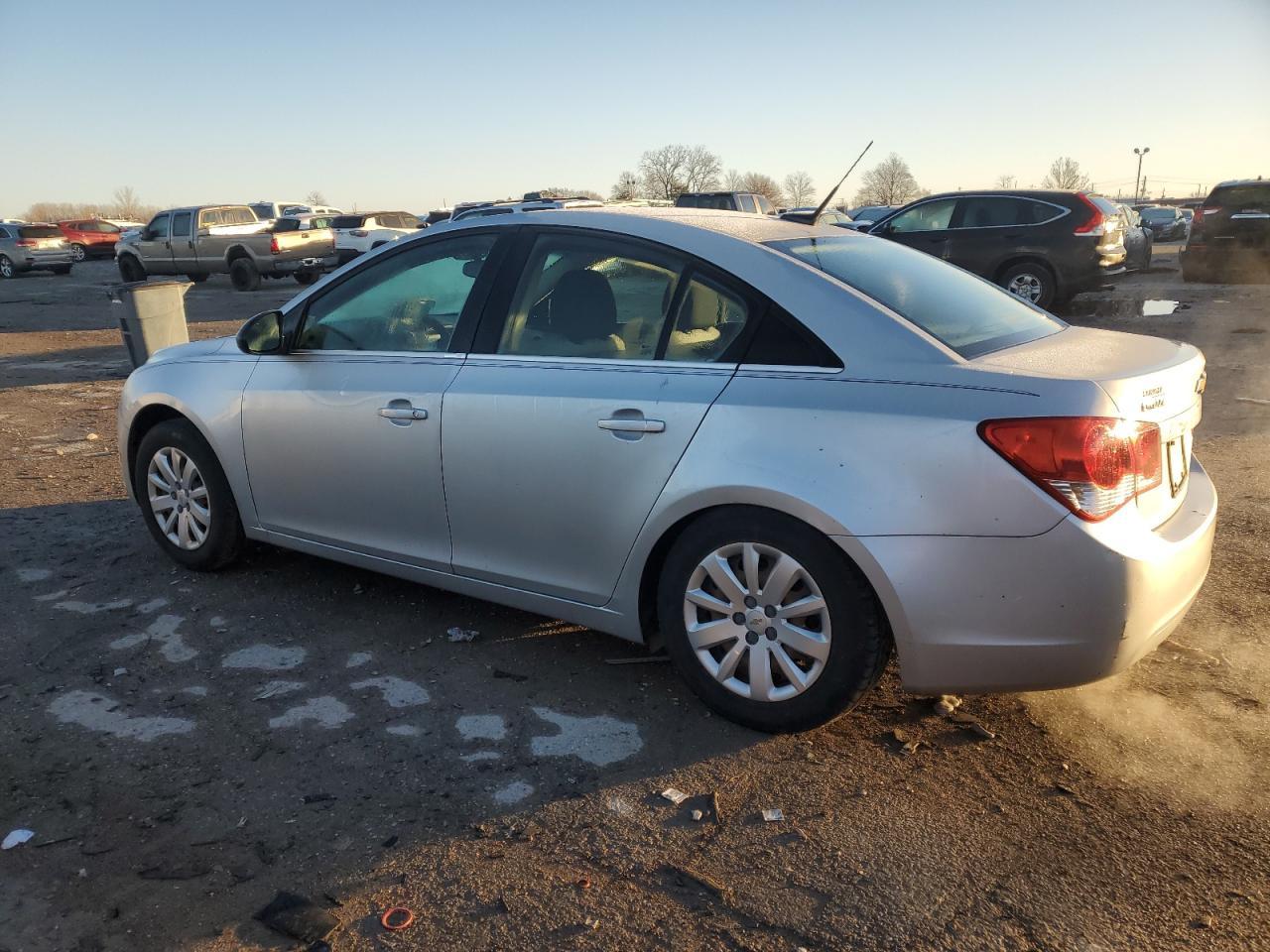 2011 Chevrolet Cruze Ls - Image 2