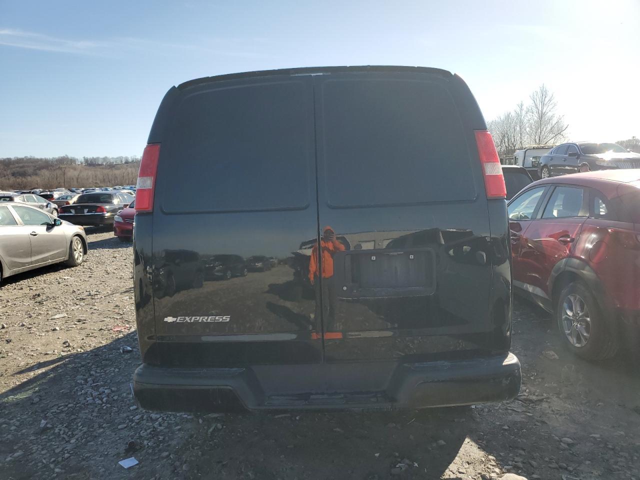 2017 Chevrolet Express G2500 - Image 6