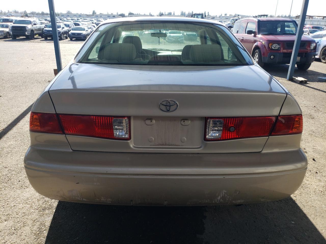 2001 Toyota Camry Ce - Фото 6