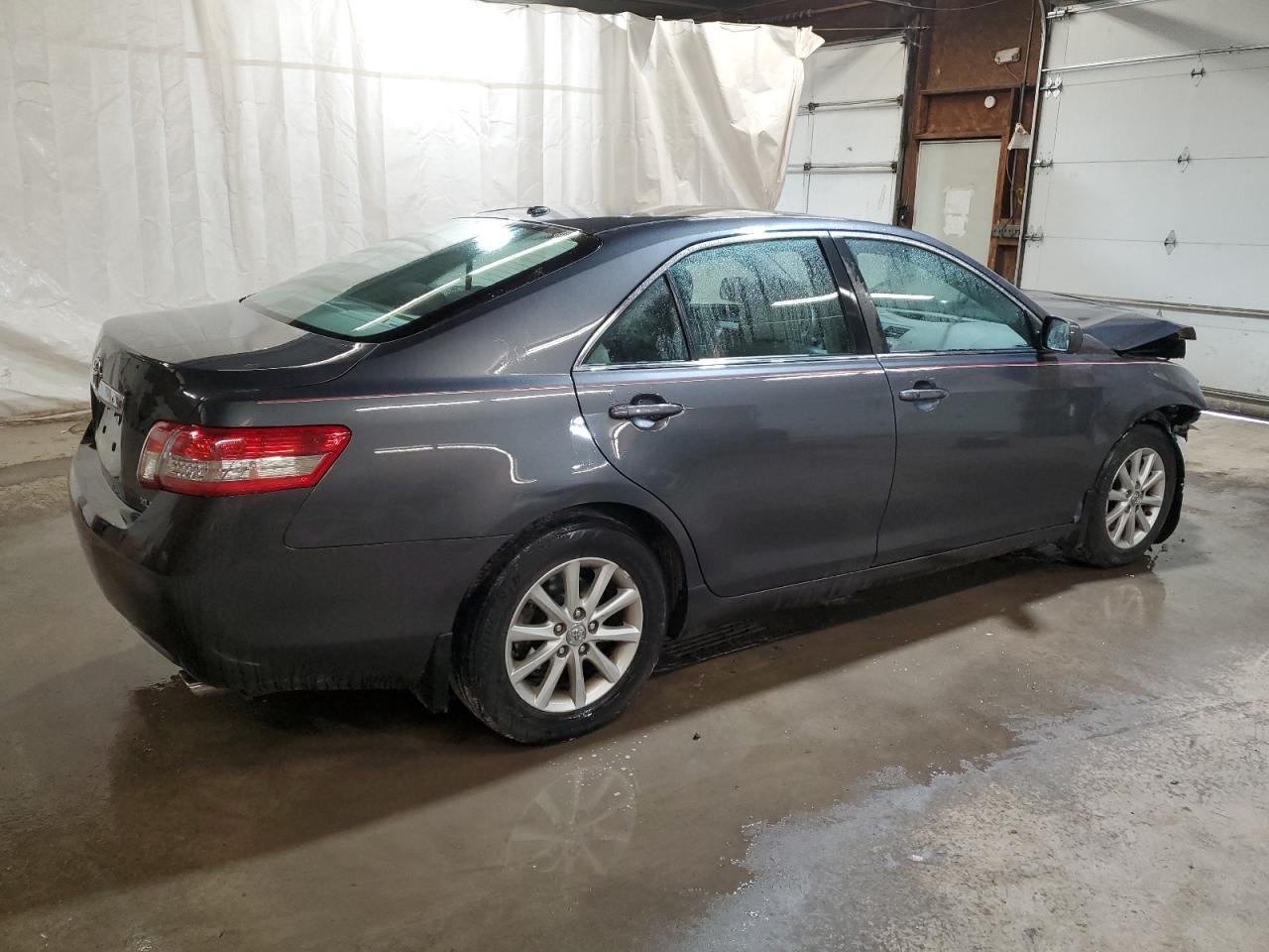 2011 Toyota Camry Se - Фото 3