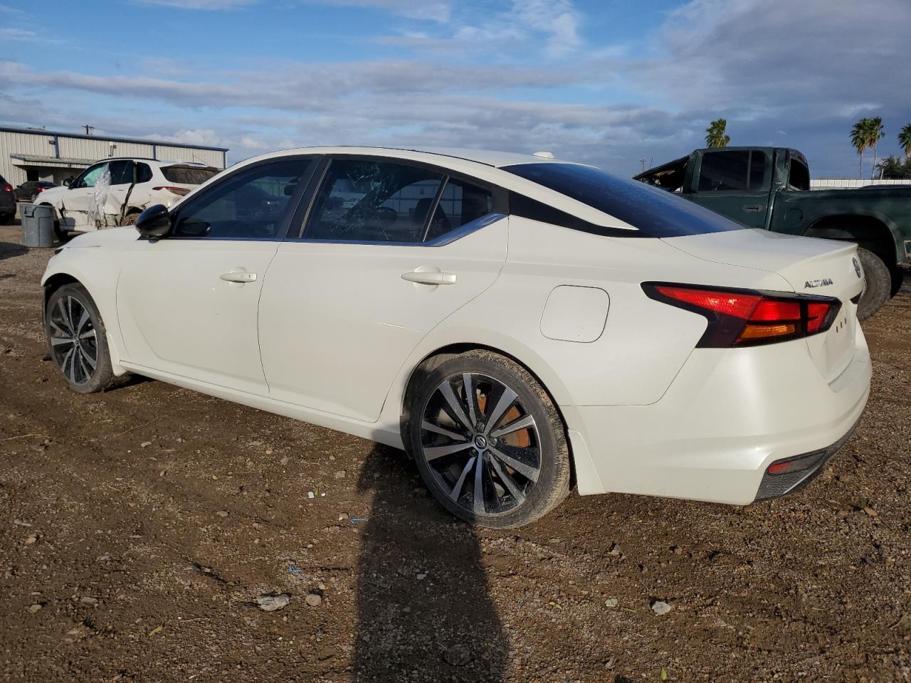 2019 Nissan Altima Sr - Фото 2