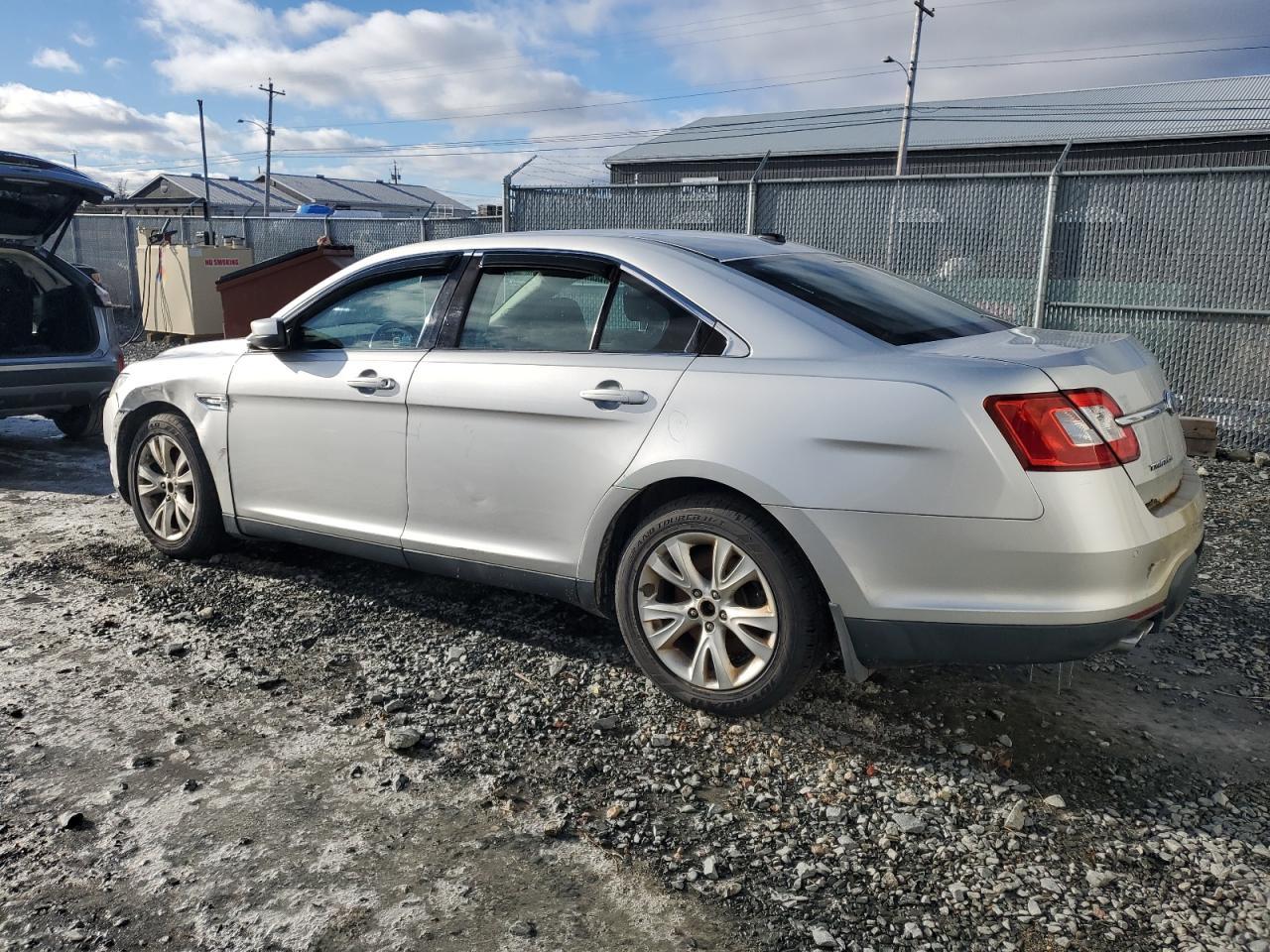 2011 Ford Taurus Sel - Image 2