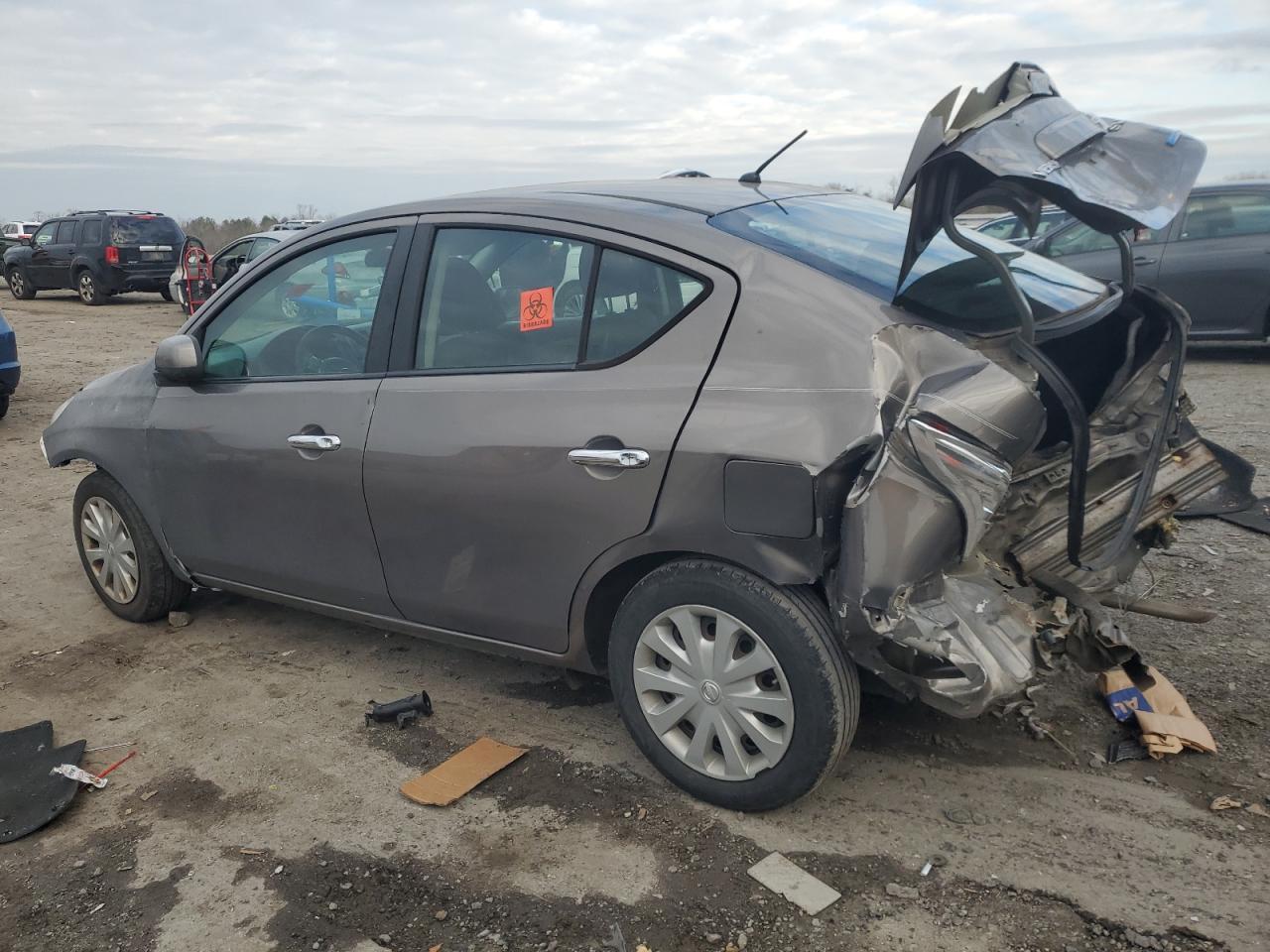 2013 Nissan Versa S - Фото 2
