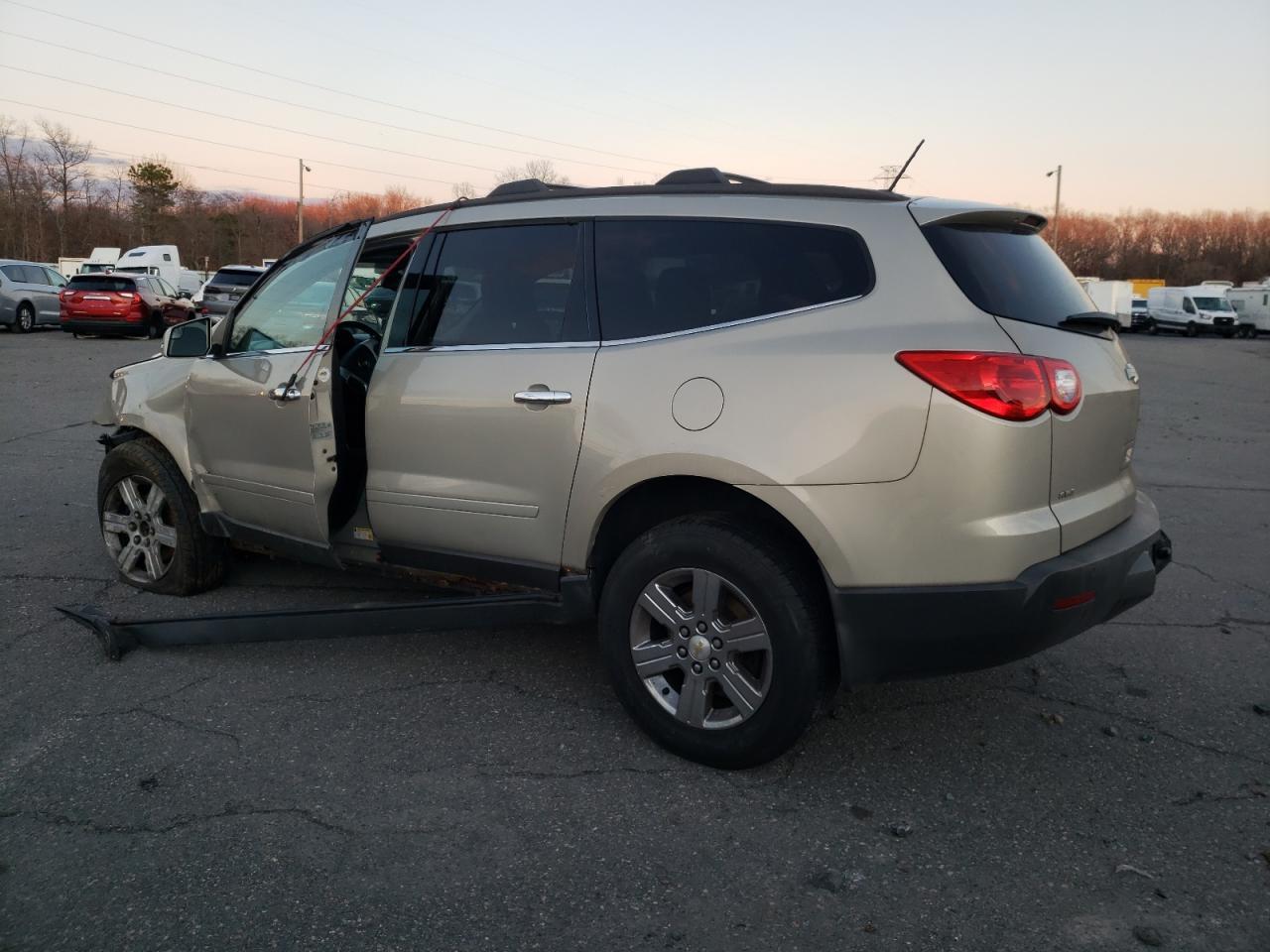 2011 Chevrolet Traverse Lt - Image 2