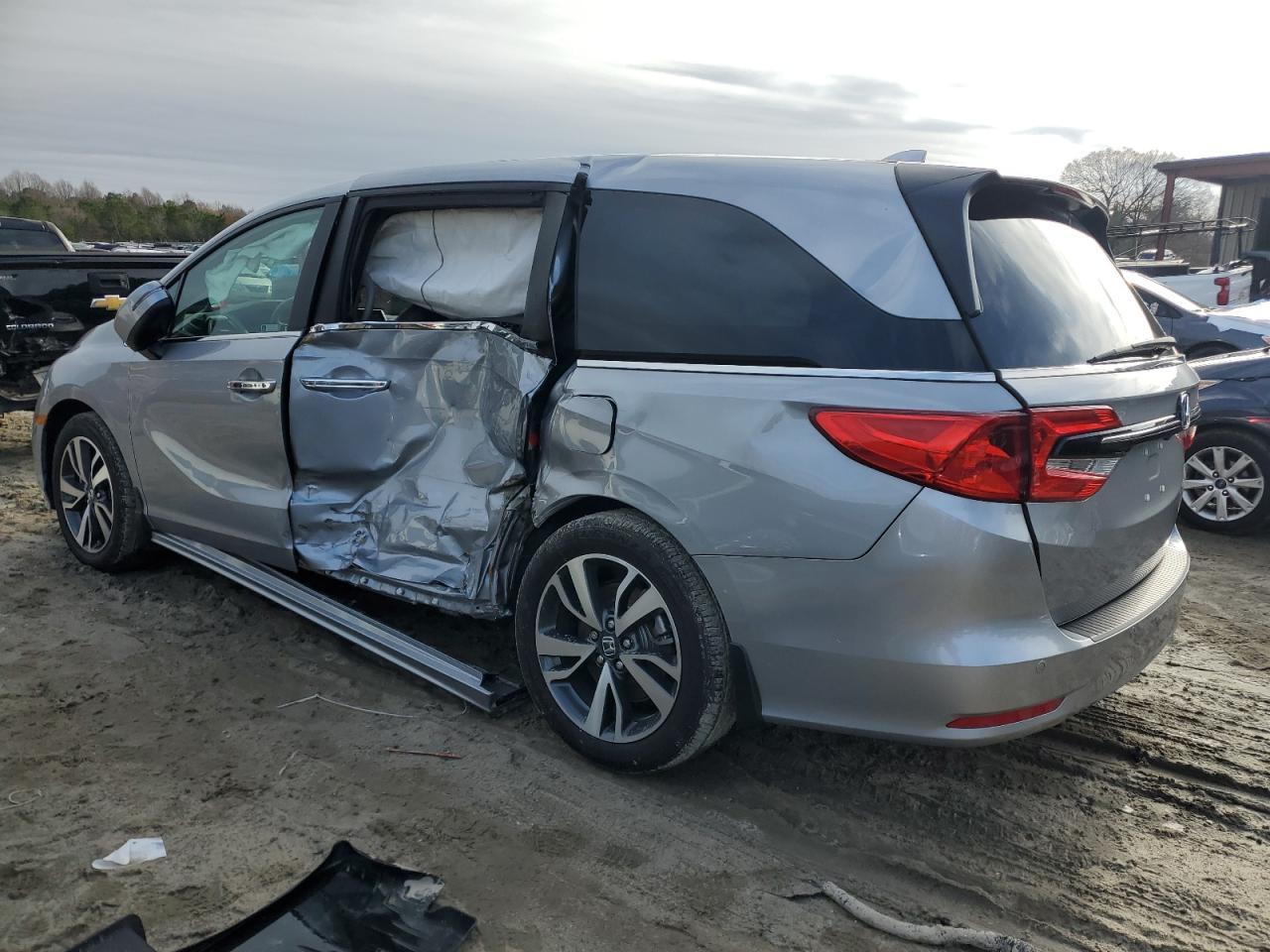 2023 Honda Odyssey Touring - Фото 2