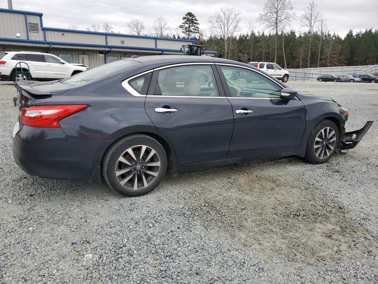 2016 Nissan Altima 2.5 - Image 3