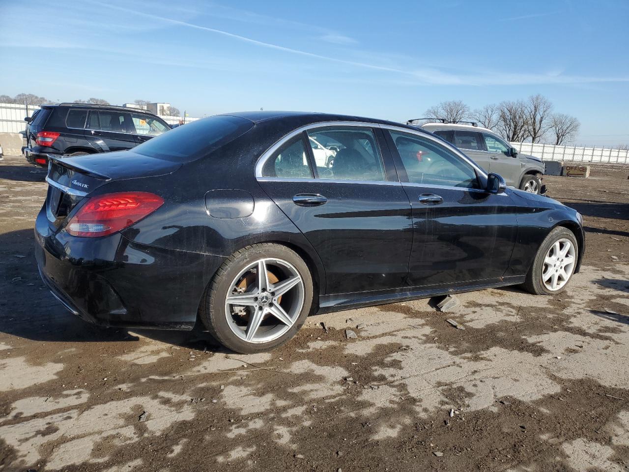 2018 Mercedes-Benz C 300 4Matic - Фото 3