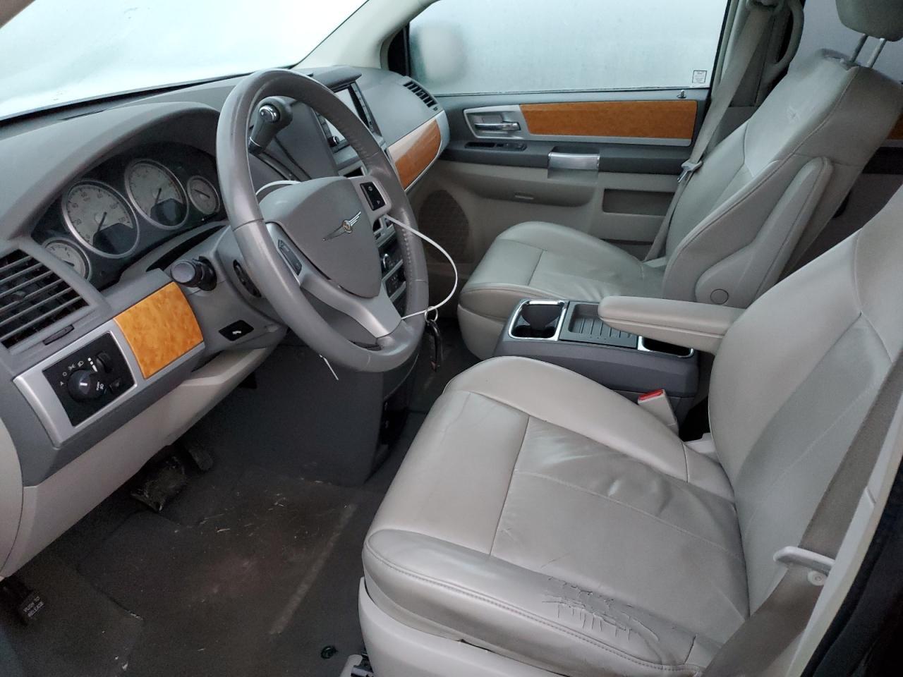 2008 Chrysler Town & Country Limited - Image 7