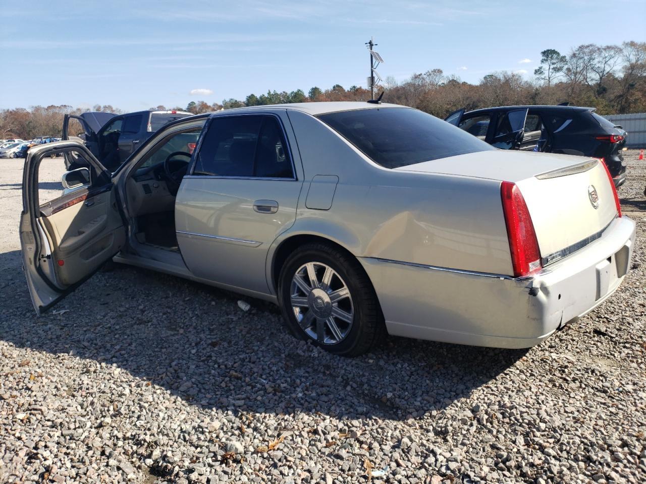 2007 Cadillac Dts - Image 2
