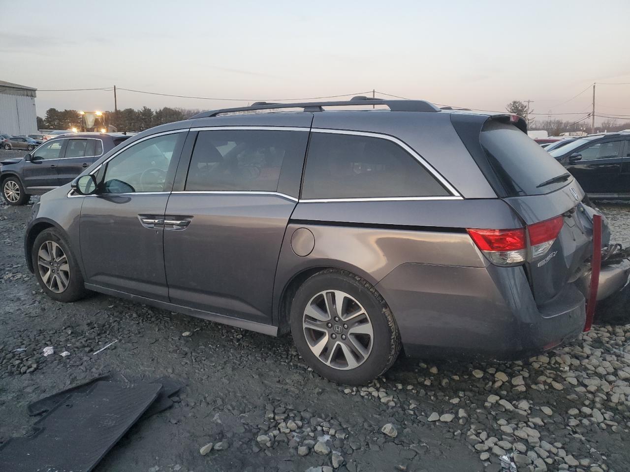 2015 Honda Odyssey Touring - Фото 2