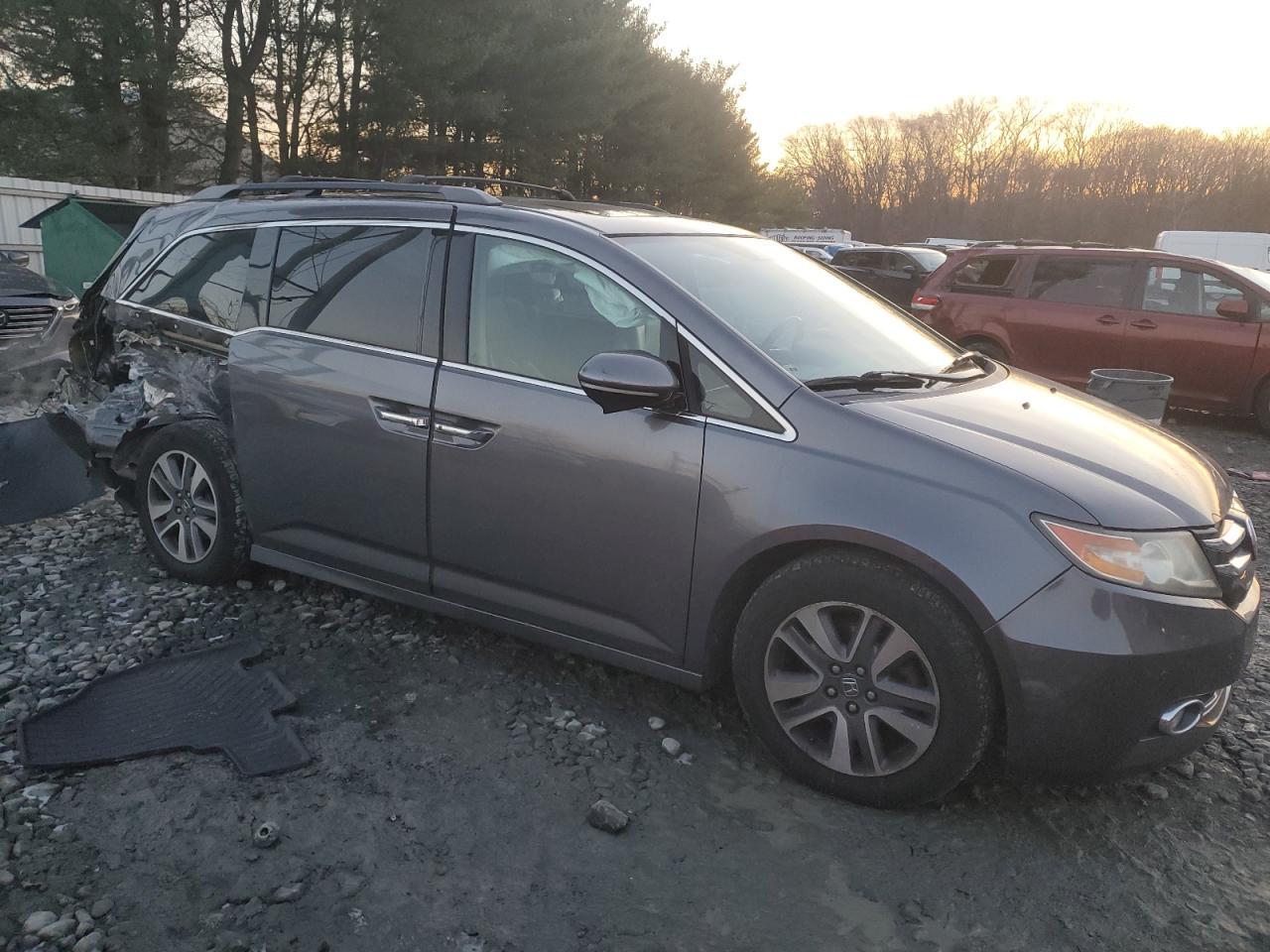 2015 Honda Odyssey Touring - Фото 4