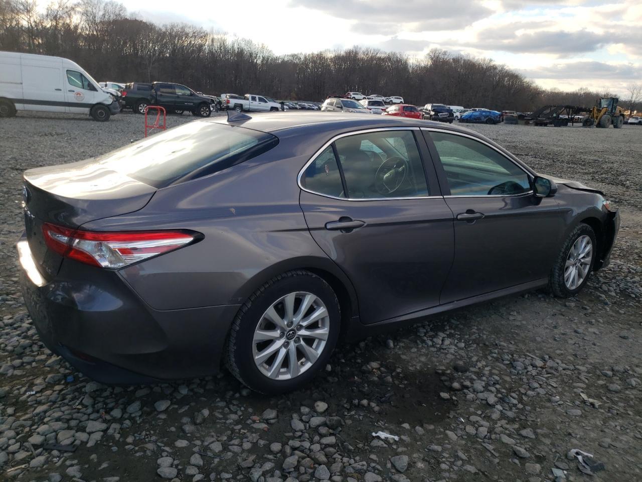 2019 Toyota Camry L - Фото 3