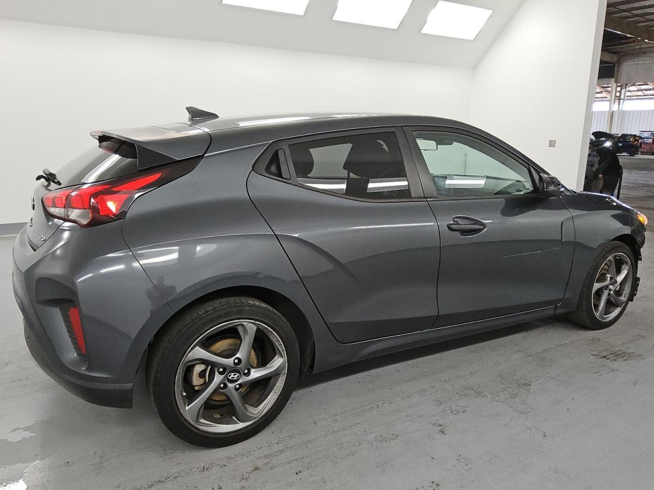 2019 Hyundai Veloster Base - Фото 3
