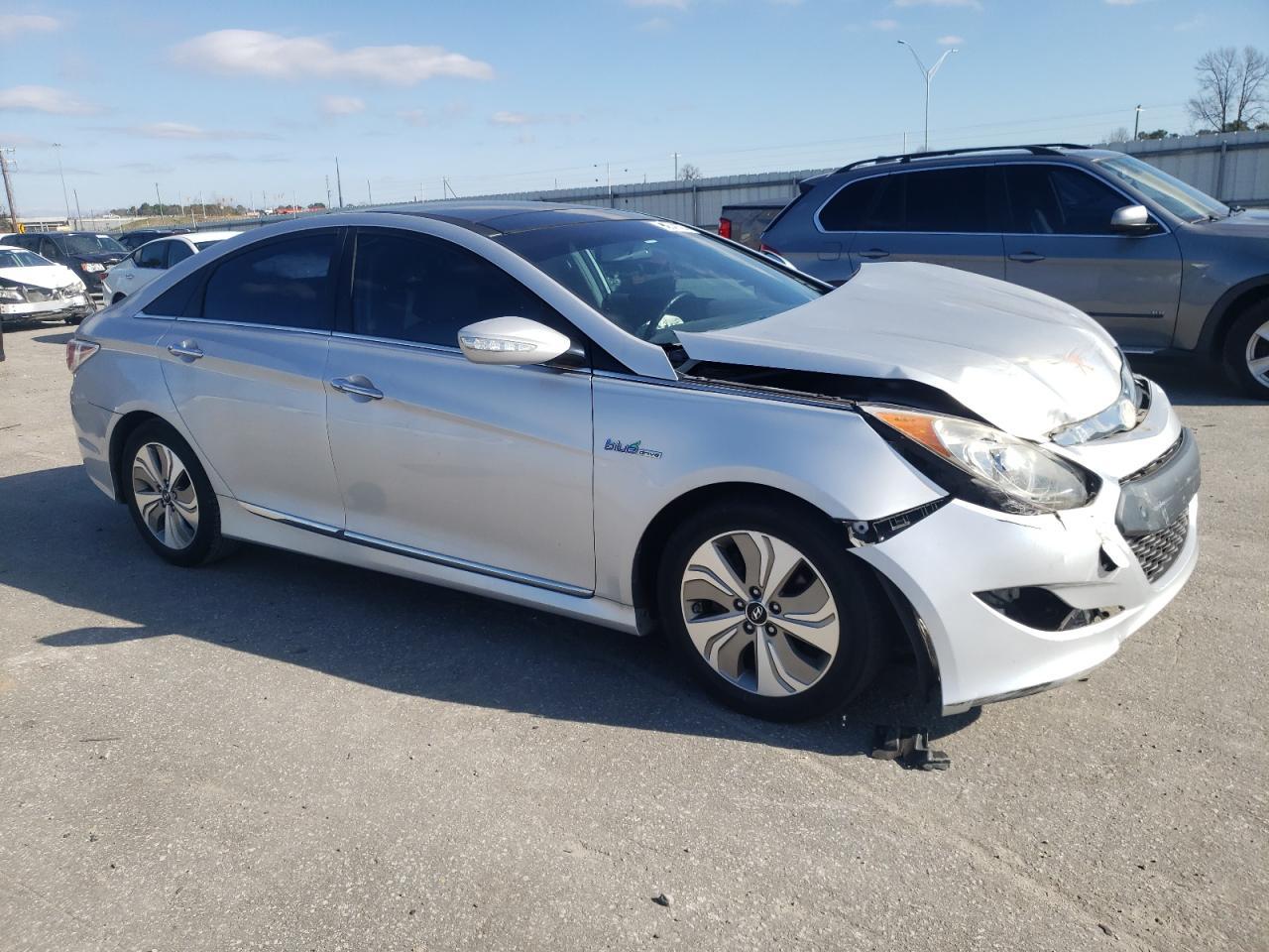 2014 Hyundai Sonata Hybrid - Image 4