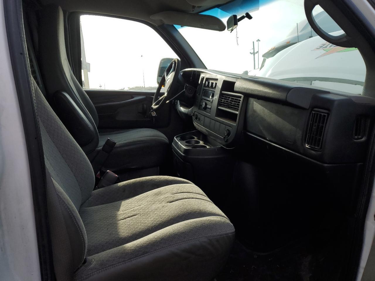 2011 GMC Savana G3500 - Фото 7