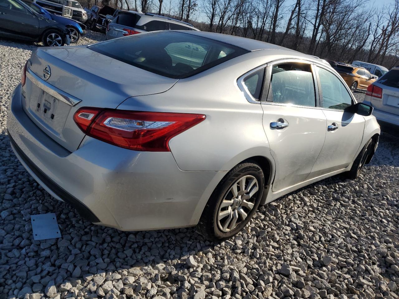 2016 Nissan Altima 2.5 - Фото 3
