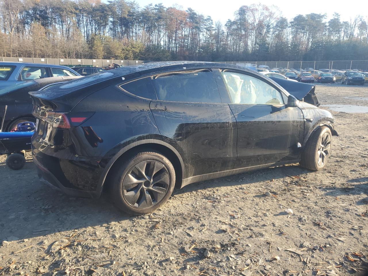 2024 Tesla Model Y - Фото 3