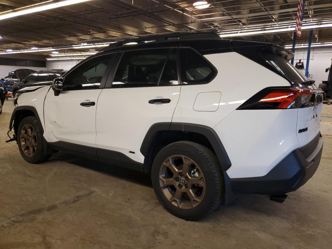 2024 Toyota Rav4 Woodland Edition - Фото 2