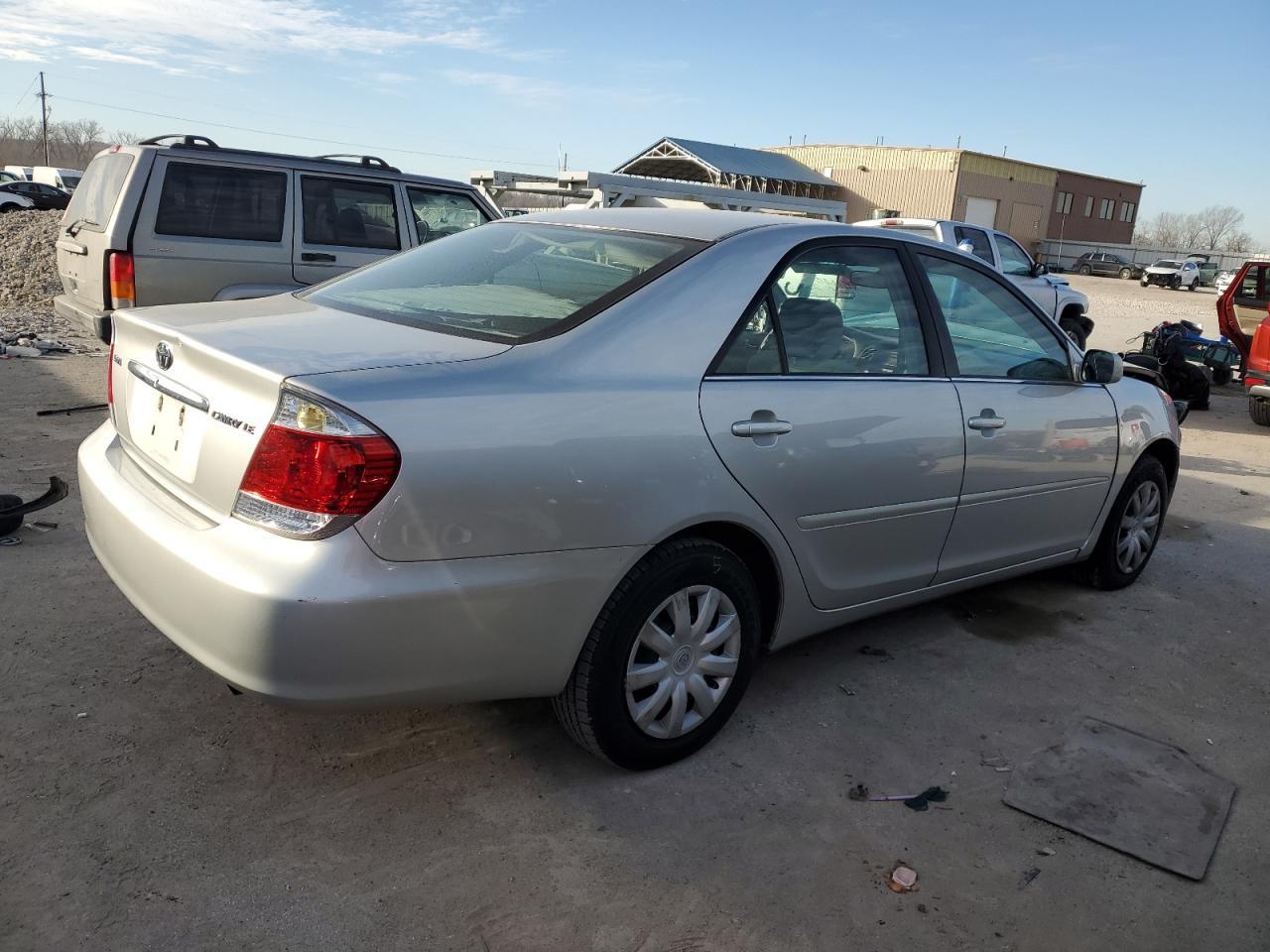 2005 Toyota Camry Le - Image 3