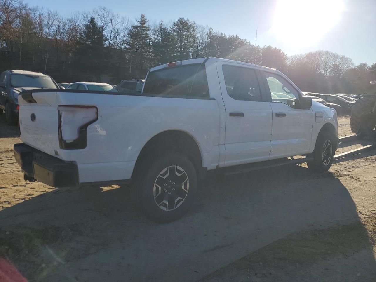 2022 Ford F150 Lightning Pro - Фото 3