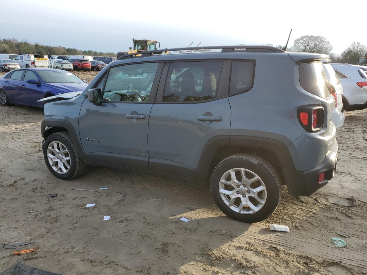 2018 Jeep Renegade Latitude - Image 2