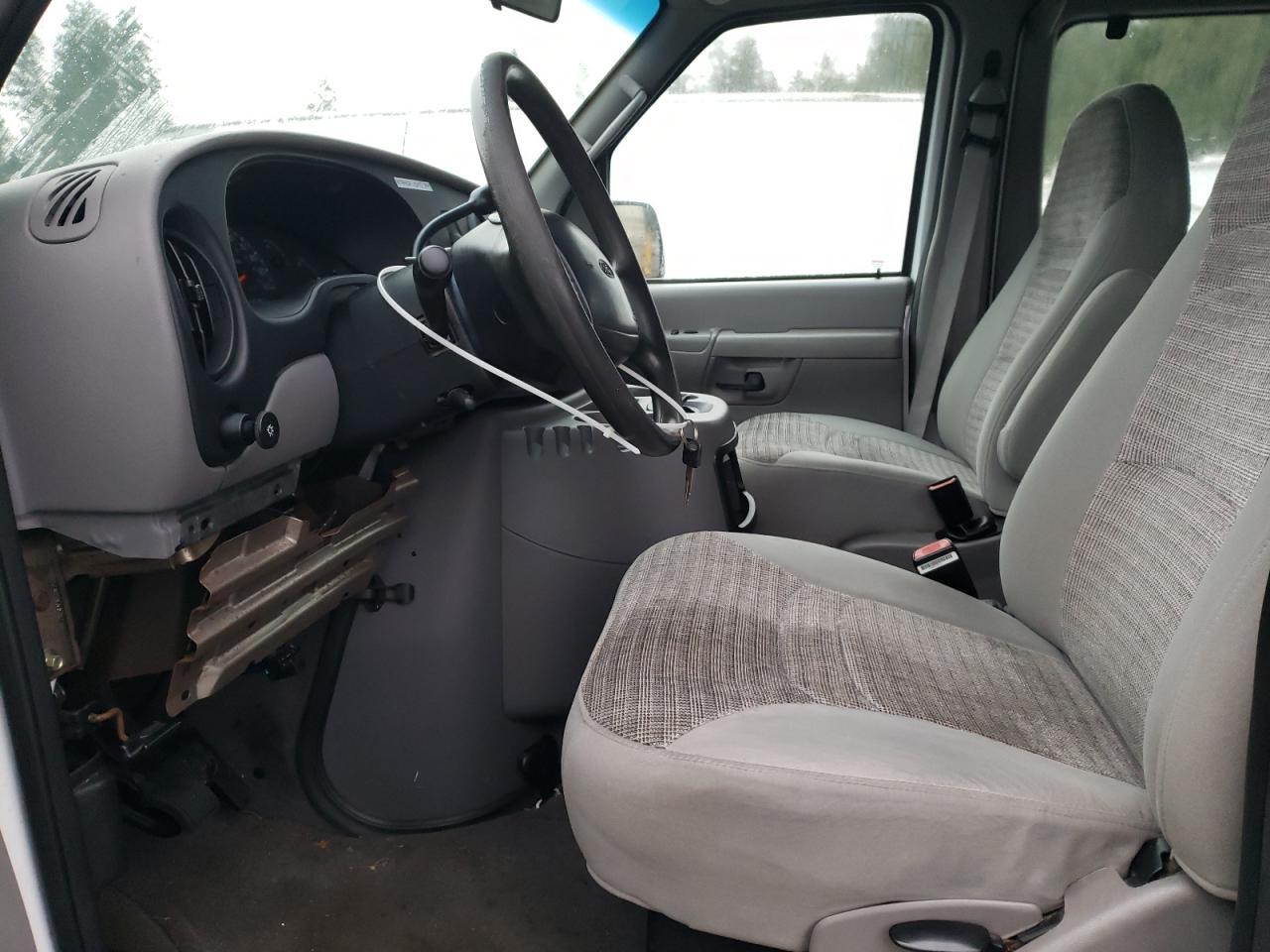 2002 Ford Econoline E350 Super Duty Wagon - Image 7
