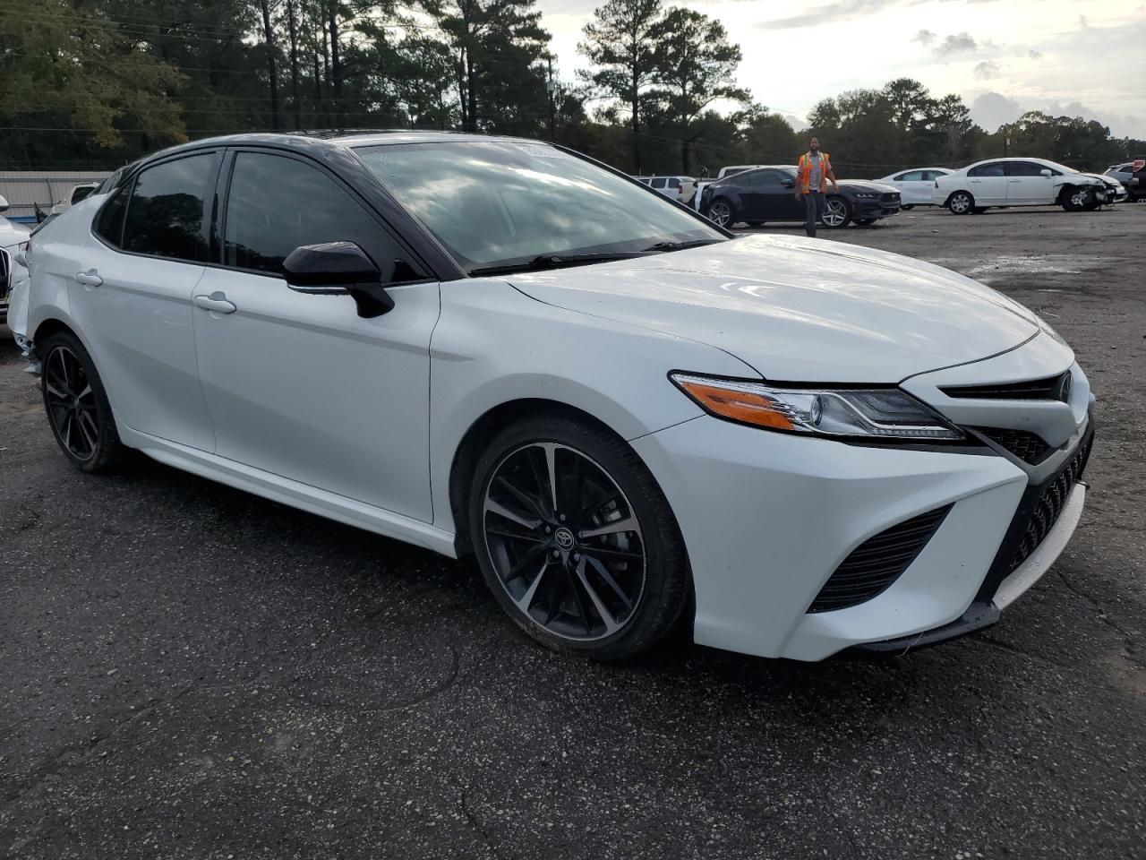 2020 Toyota Camry Xse - Фото 4