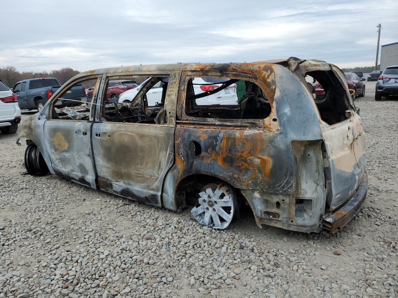 2013 Chrysler Town & Country Touring - Фото 2