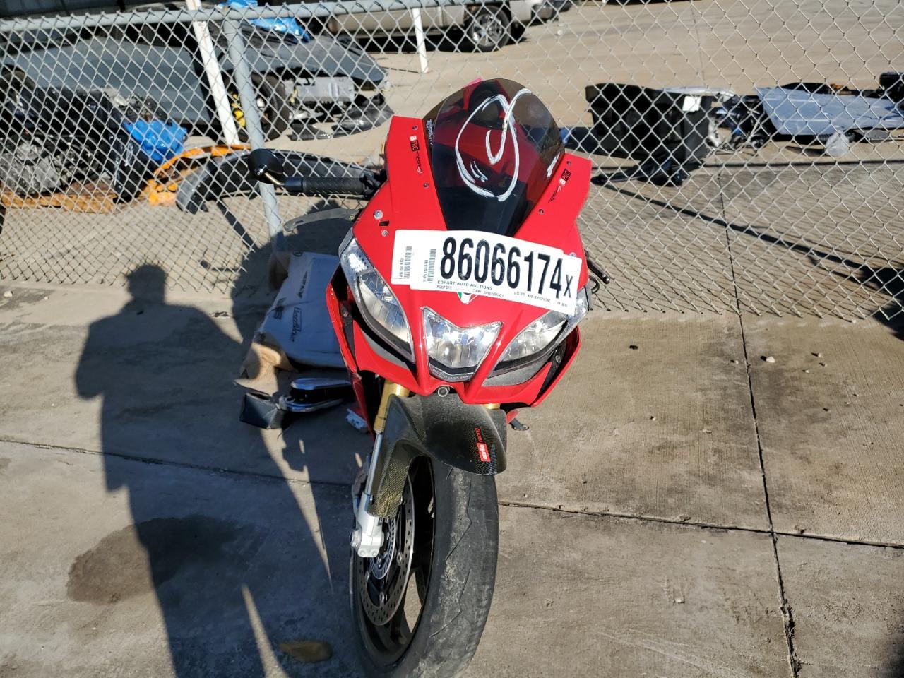 2014 Aprilia Rsv4 R - Image 2