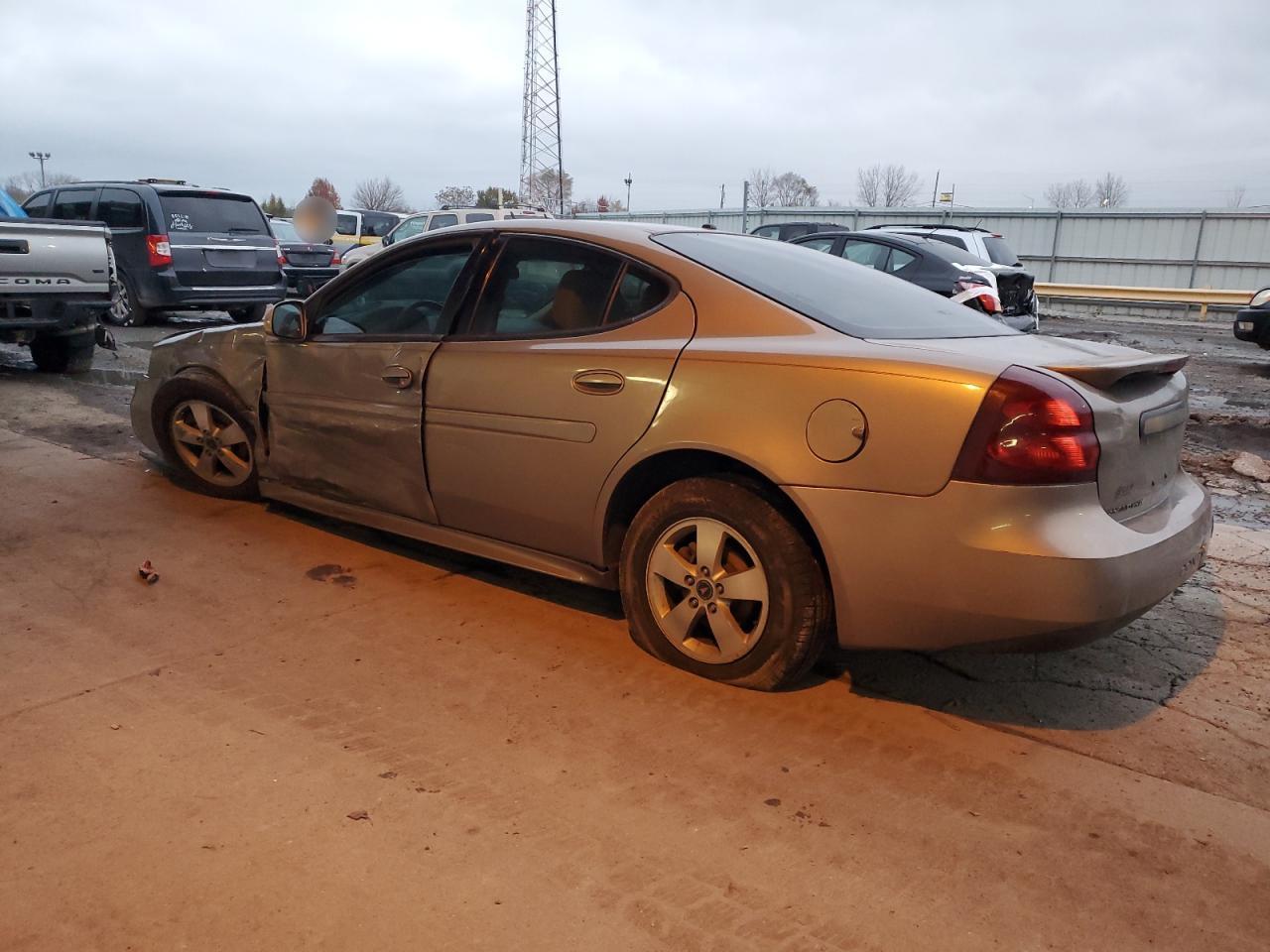 2007 Pontiac Grand Prix - Image 2