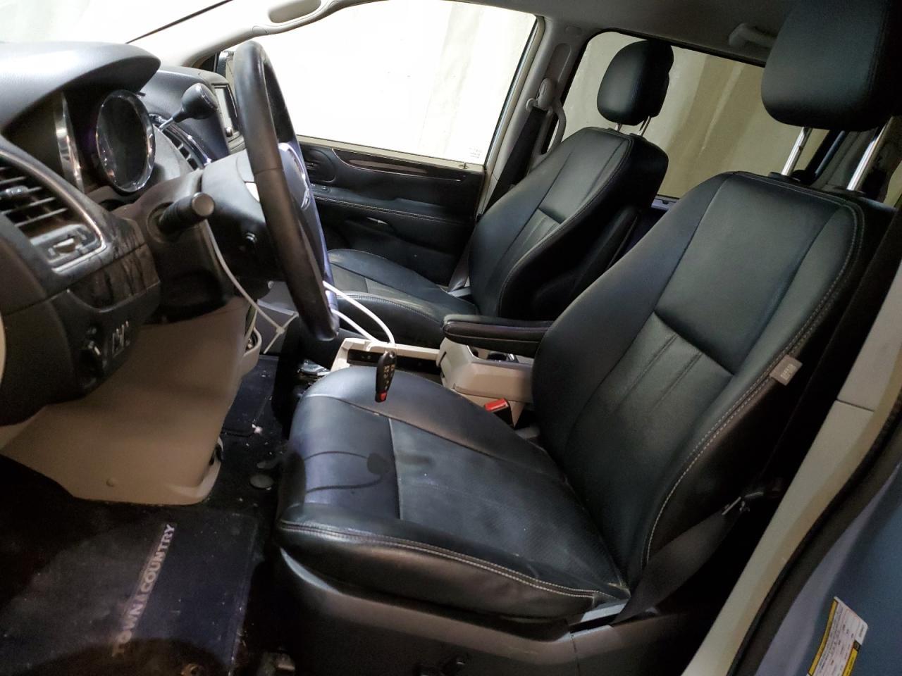 2016 Chrysler Town & Country Touring L - Фото 7