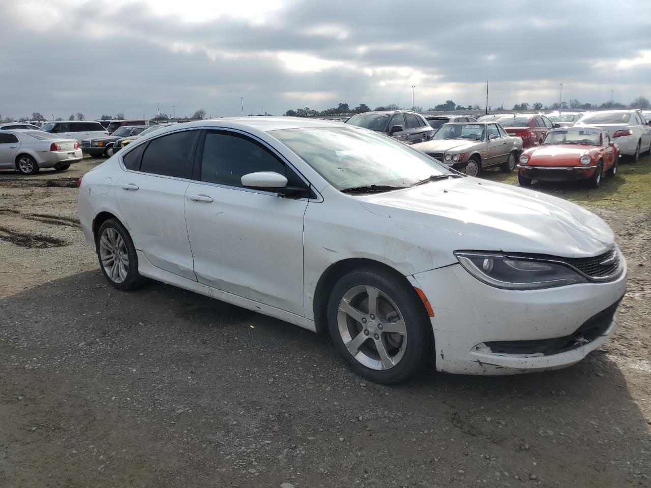 2015 Chrysler 200 Limited - Фото 4