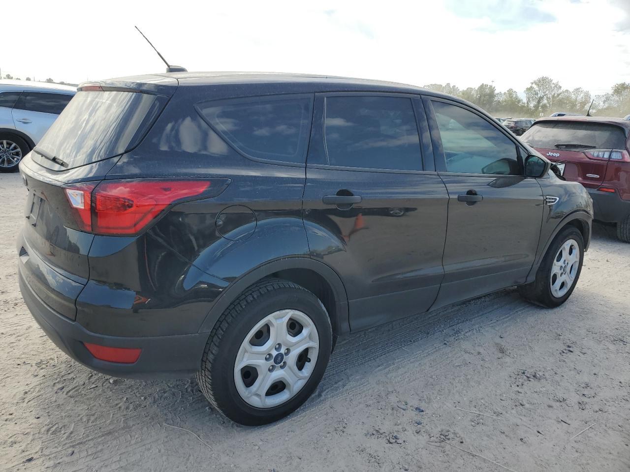 2019 Ford Escape S - Image 3