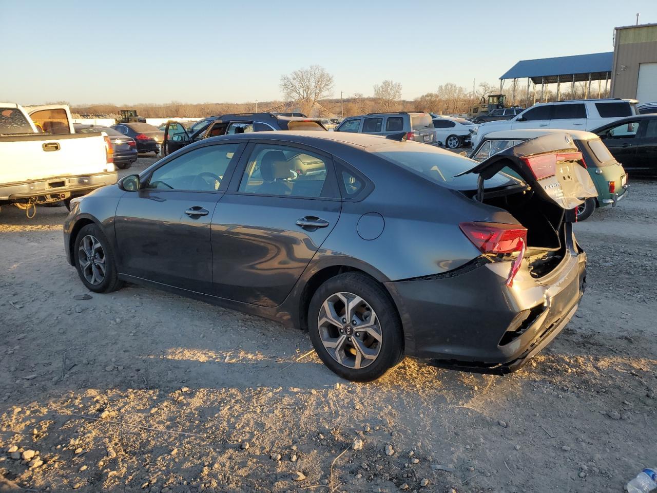 2021 Kia Forte Lxs - Фото 2