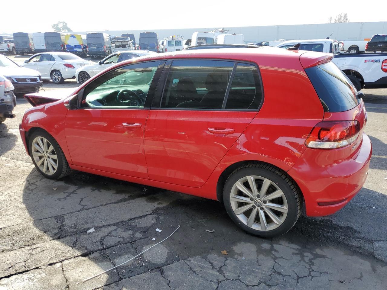 2013 Volkswagen Golf - Image 2