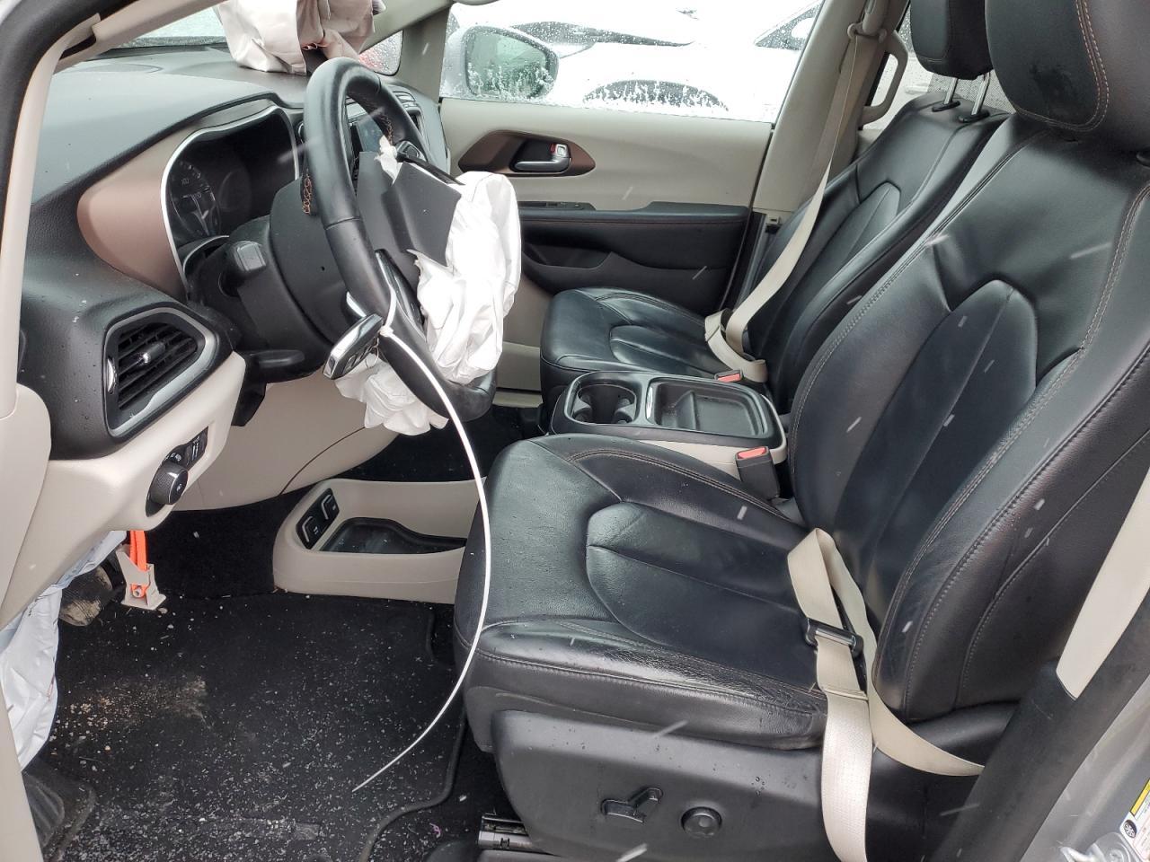 2017 Chrysler Pacifica Touring L - Image 7