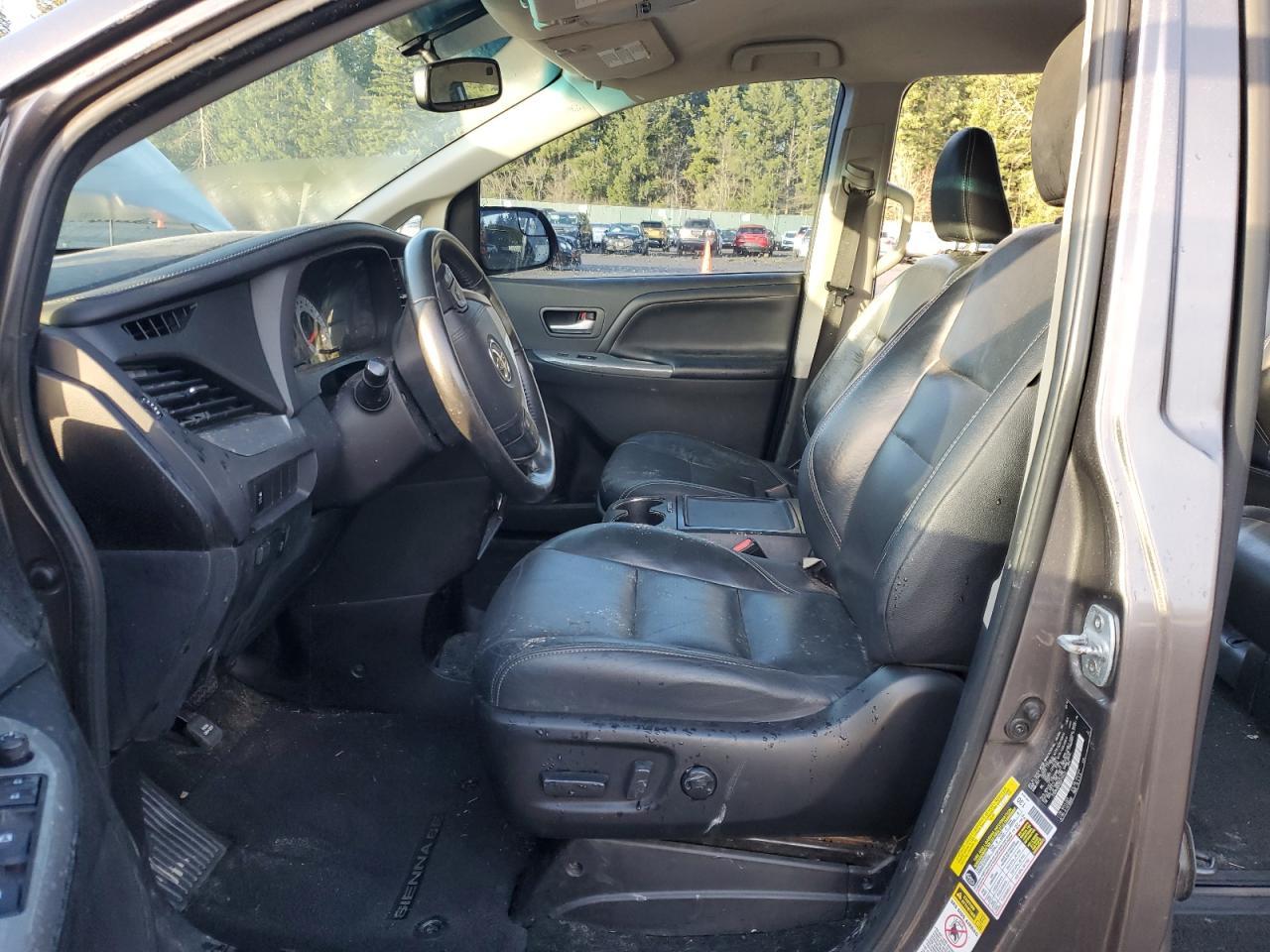 2016 Toyota Sienna Se - Фото 7