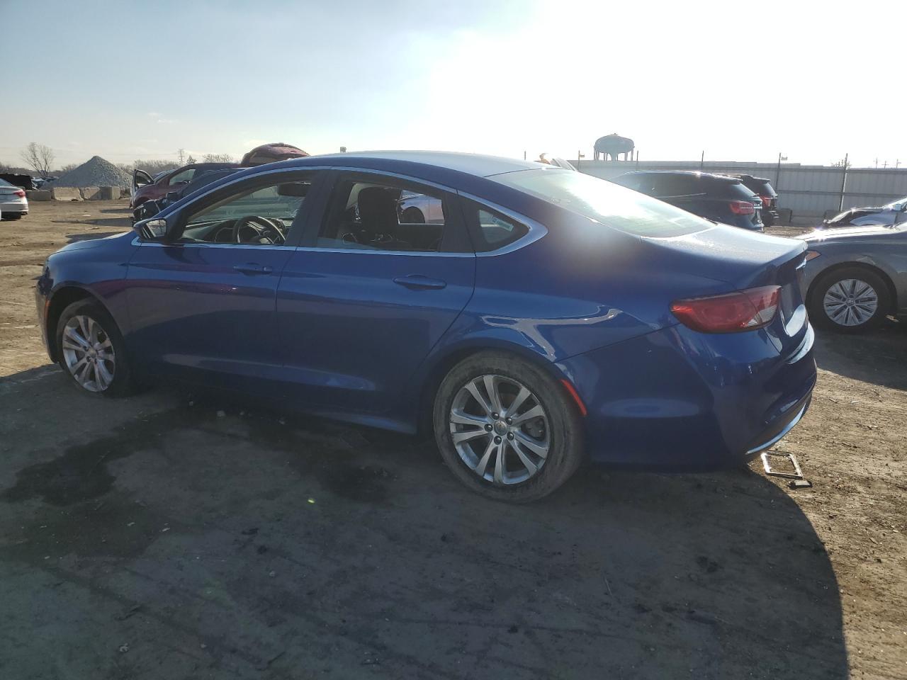 2015 Chrysler 200 Limited - Фото 2