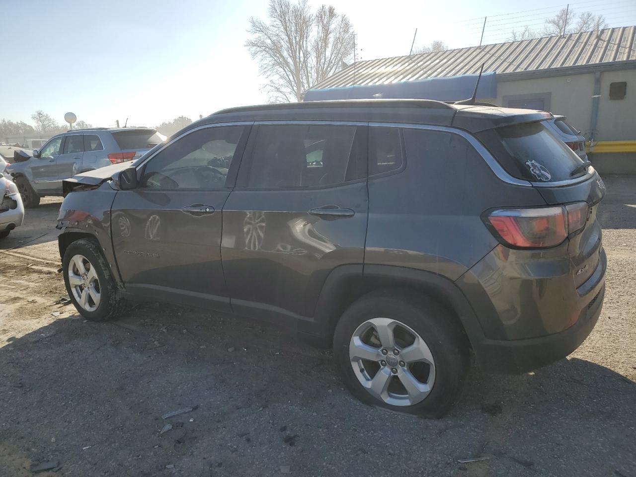 2017 Jeep Compass Latitude - Фото 2