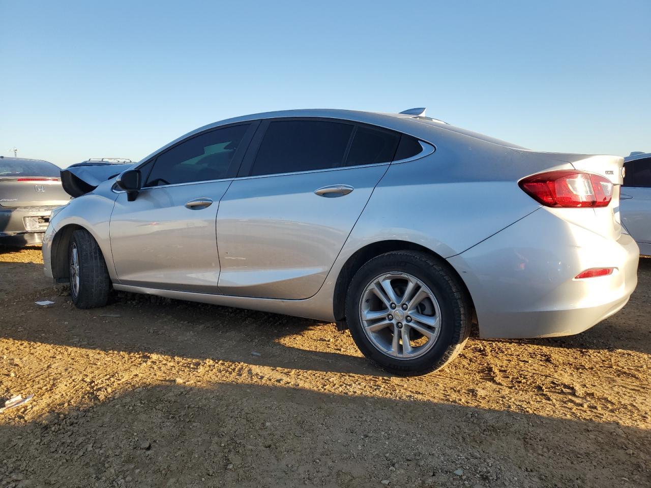 2018 Chevrolet Cruze Lt - Фото 2