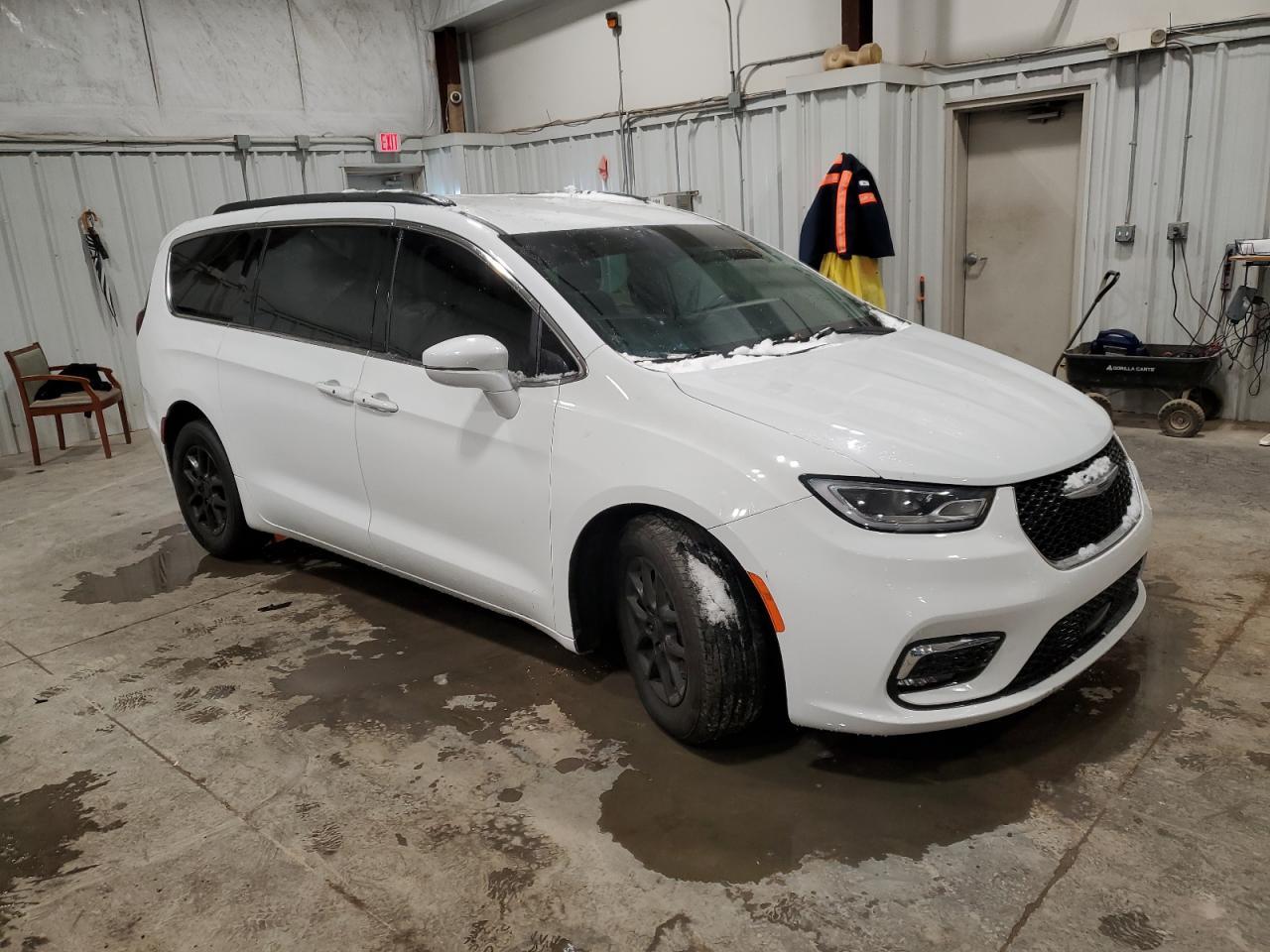 2022 Chrysler Pacifica Touring L - Image 4