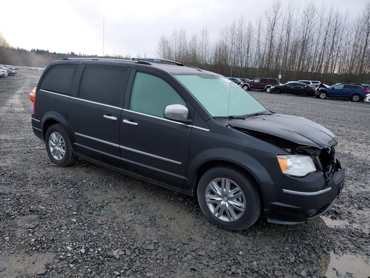 2008 Chrysler Town & Country Limited - Image 4