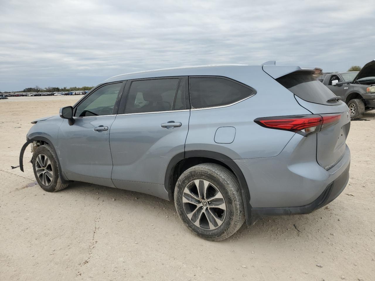 2022 Toyota Highlander Xle - Фото 2