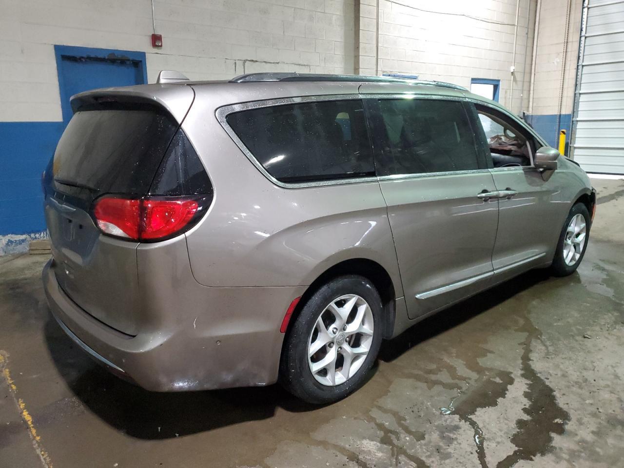 2017 Chrysler Pacifica Touring L Plus - Image 3
